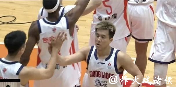 郭艾伦9分4失误背后,杜锋的战术本上,只写着一行字 郭艾伦9分4失误背后,杜锋的战术本上,只写着一行字